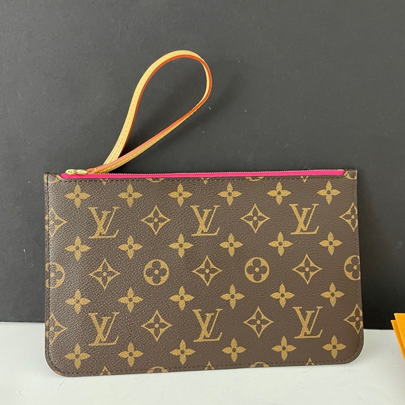 New authentic neverfull GM pink wallet - Picture 4 of 10